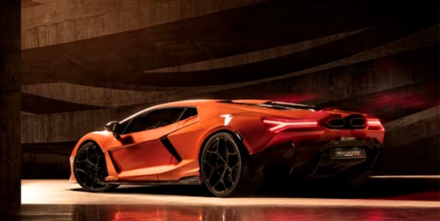 2024 Lamborghini Revuelto
